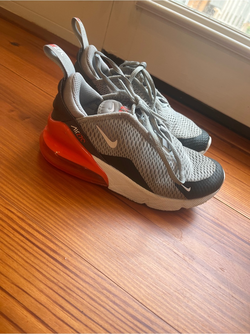 Nike Kids Air Max 270 Trainer in Gray, Black and Orange